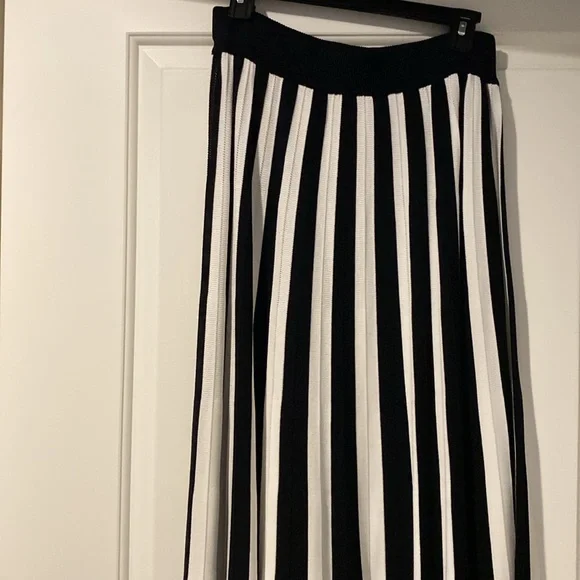 Black and White Striped midi knit Women's Skirt - Picture 2 of 3
